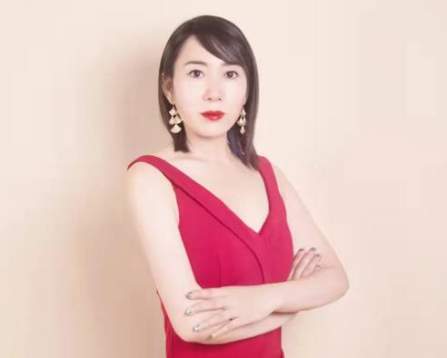 閆莉云：一開始掏了500元玩玩，如今月入十萬